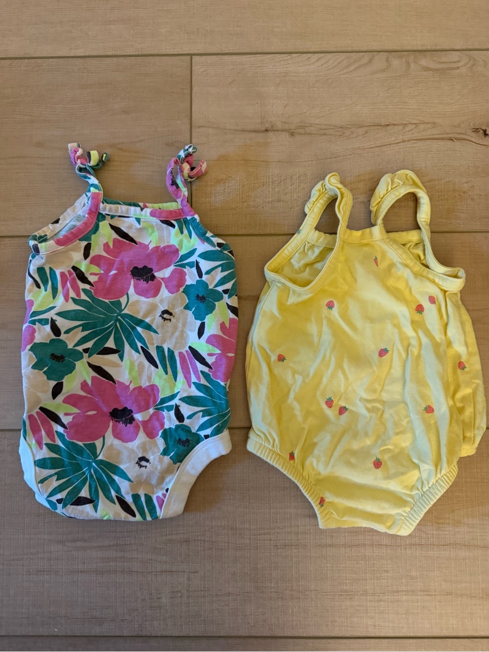 Gap Baby Girls Sleeveless Onesies Set Floral Strawberry Yellow Pink 0-3 Months